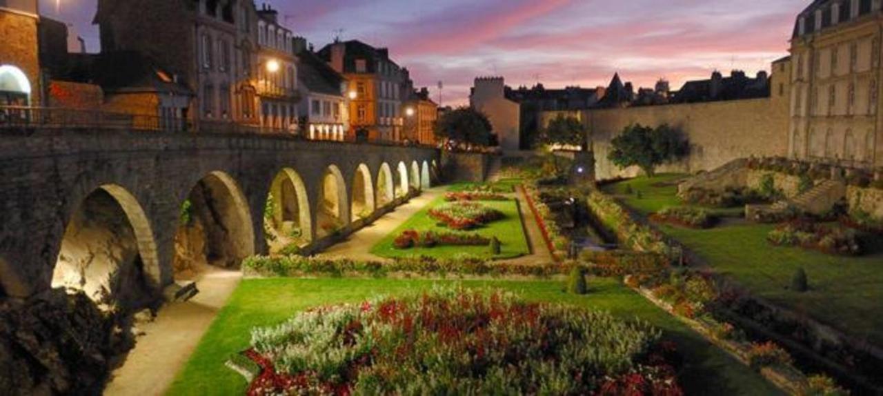 Kyriad Prestige Vannes Centre-Palais Des Arts Luaran gambar